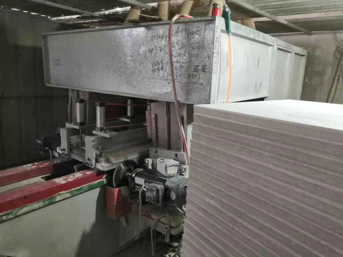 Saw machine for raised floor panel
